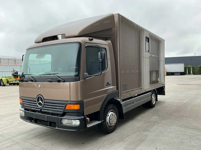 2000 mercedes-benz 815 paardenwagen - afbeelding 1 van  67