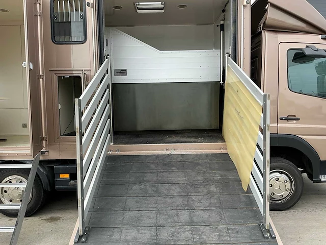 2000 mercedes-benz 815 paardenwagen - afbeelding 29 van  67