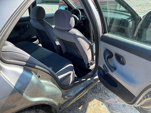 2000 peugeot 406 hdi personenauto - afbeelding 30 van  44