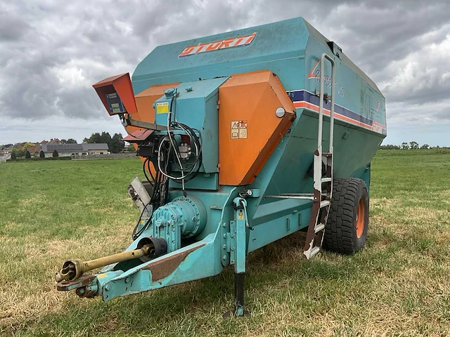 2000 storti labrador 160 getrokken horizontale voermengwagen - afbeelding 1 van  20
