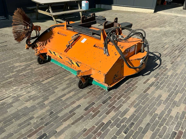 2000 sweeper 05 ib 1800 hydraulische aangedreven veegmachine - afbeelding 1 van  8
