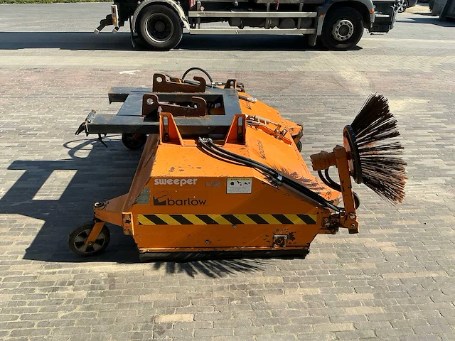 2000 sweeper 05 ib 1800 hydraulische aangedreven veegmachine - afbeelding 3 van  8