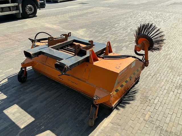 2000 sweeper 05 ib 1800 hydraulische aangedreven veegmachine - afbeelding 4 van  8