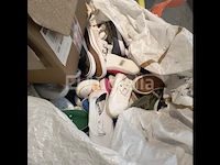 20000 niet-overeenkomende schoenen om te sorteren - afbeelding 4 van  13