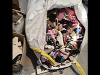 20000 niet-overeenkomende schoenen om te sorteren - afbeelding 9 van  13