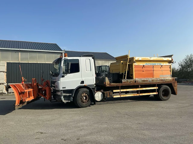 2001 daf 75.250 vrachtwagen met sneeuwruimer en zoutstrooier - afbeelding 12 van  38