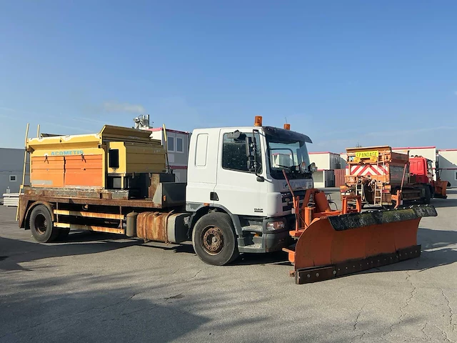 2001 daf 75.250 vrachtwagen met sneeuwruimer en zoutstrooier - afbeelding 37 van  38