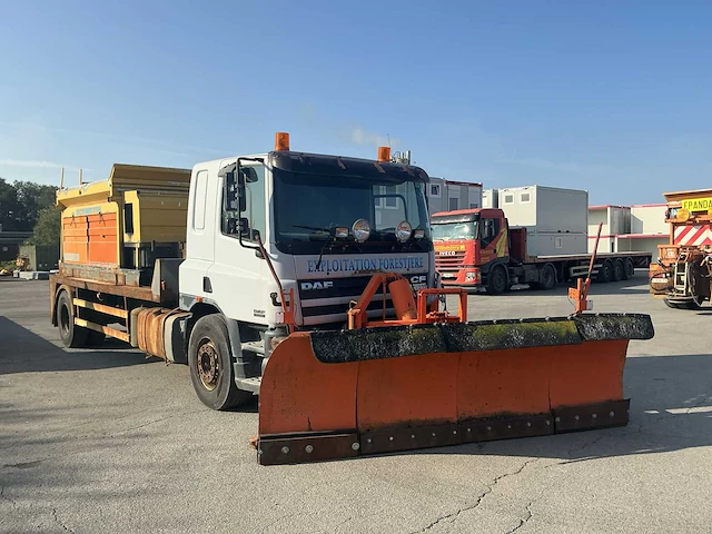 2001 daf 75.250 vrachtwagen met sneeuwruimer en zoutstrooier - afbeelding 38 van  38