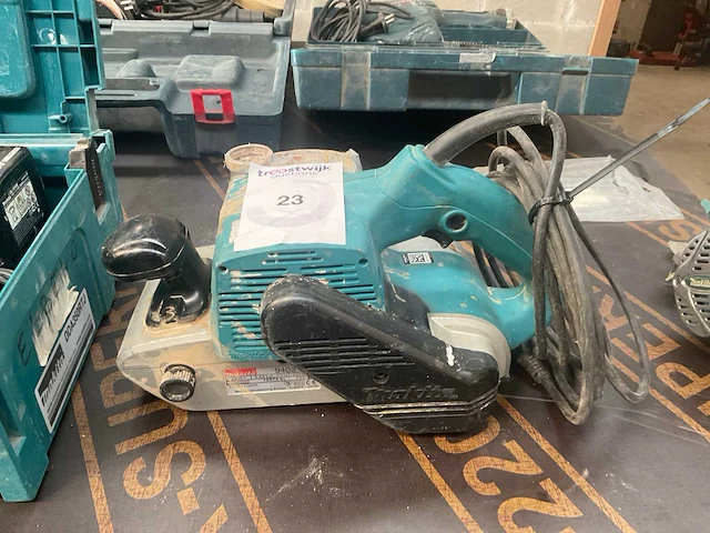 2001 makita 9403 schuurmachine - afbeelding 1 van  4