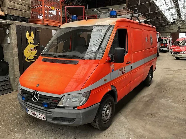 2001 mercedes-benz sprinter 313 cdi-d brandweerwagen / snelle hulp wagen - afbeelding 1 van  28