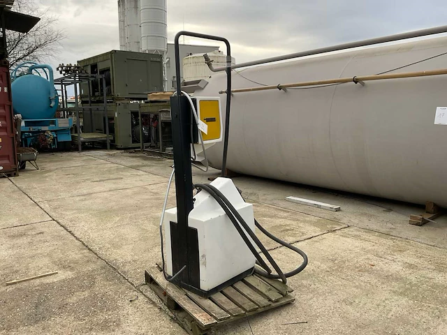 2001 metalced tankpomp - afbeelding 1 van  6