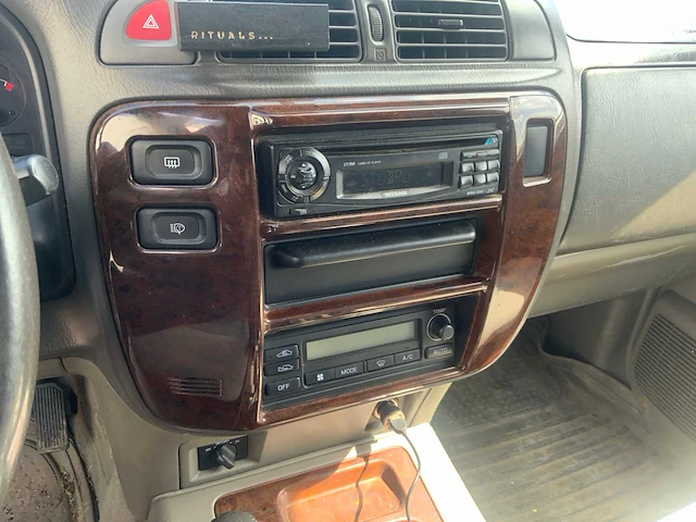 2001 nissan patrol gr bedrijfswagen - afbeelding 14 van  25