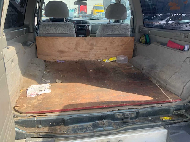 2001 nissan patrol gr bedrijfswagen - afbeelding 18 van  25