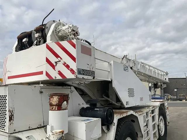 2001 tadano tr-300e-3-00101 telescoopkraan - afbeelding 9 van  38