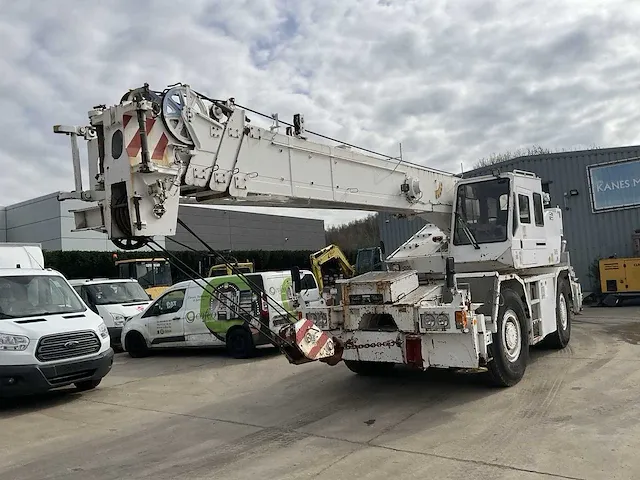 2001 tadano tr-300e-3-00101 telescoopkraan - afbeelding 12 van  38