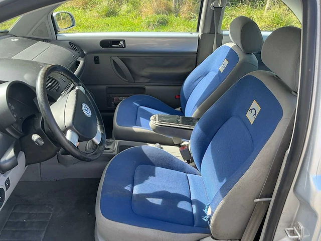 2001 volkswagen new beetle personenauto - afbeelding 21 van  35