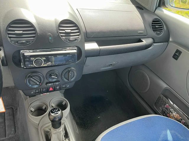 2001 volkswagen new beetle personenauto - afbeelding 25 van  35