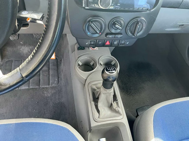 2001 volkswagen new beetle personenauto - afbeelding 26 van  35