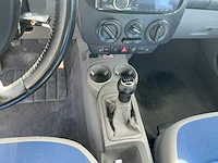 2001 volkswagen new beetle personenauto - afbeelding 26 van  35