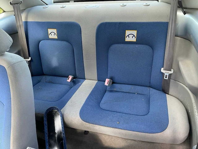2001 volkswagen new beetle personenauto - afbeelding 30 van  35