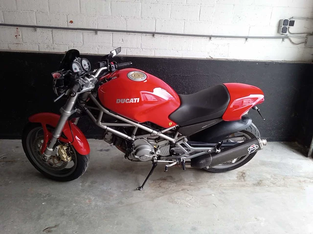 2002 ducati monster motorfiets - afbeelding 1 van  10