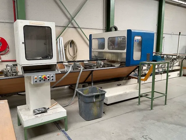 2002 mecal pioneer mc304 cnc bewerkingscentrum - afbeelding 1 van  12