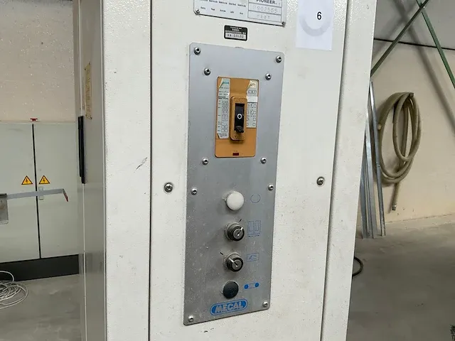 2002 mecal pioneer mc304 cnc bewerkingscentrum - afbeelding 9 van  12