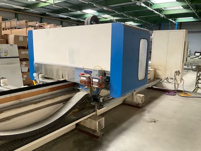 2002 mecal pioneer mc304 cnc bewerkingscentrum - afbeelding 12 van  12