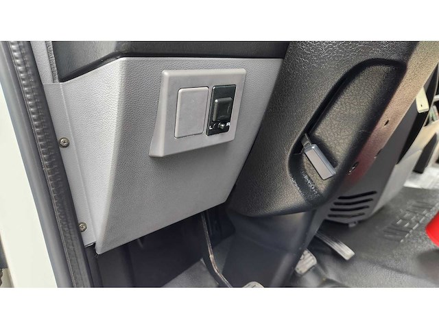 2002 nissan atleon - afbeelding 16 van  37