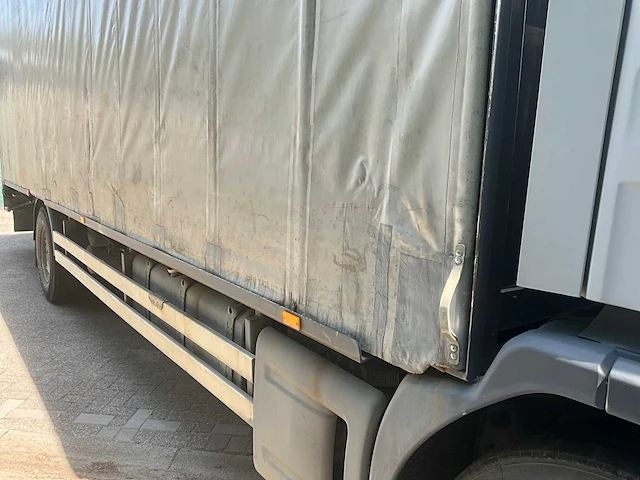 2002 scania 94d-260 automaat schuifzeilen - afbeelding 24 van  61
