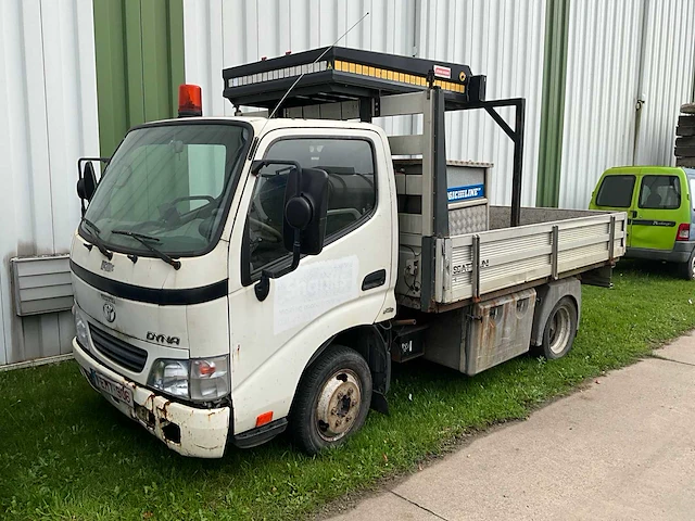 2002 toyota dyna bedrijfswagen - afbeelding 1 van  9