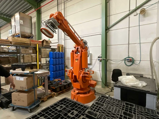 2003 abb irb 6400 industriële robot - afbeelding 1 van  10