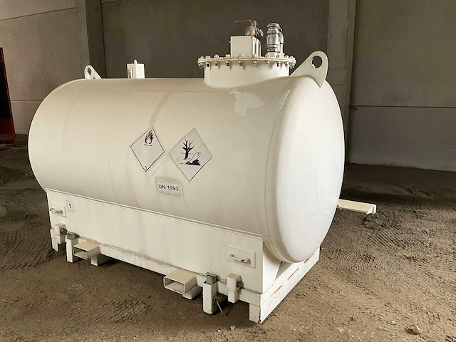 2003 ajk horizontale opslagtank 3.000l - afbeelding 1 van  13