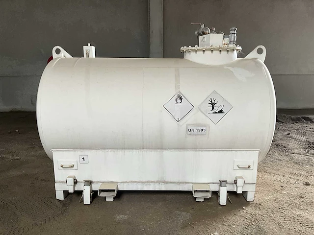2003 ajk horizontale opslagtank 3.000l - afbeelding 7 van  13