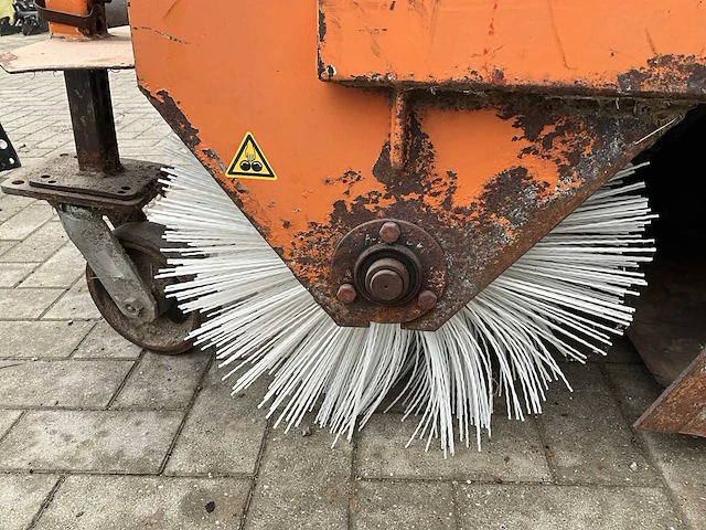 2003 bemo straatveegmachine incl. adapter wiellader - afbeelding 3 van  16