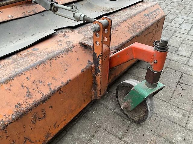 2003 bemo straatveegmachine incl. adapter wiellader - afbeelding 4 van  16