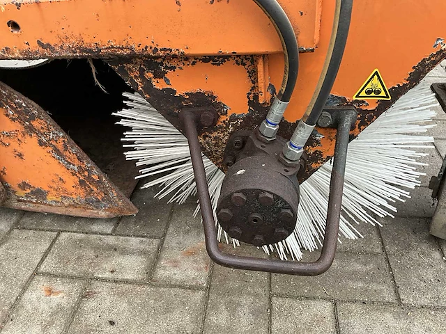 2003 bemo straatveegmachine incl. adapter wiellader - afbeelding 5 van  16