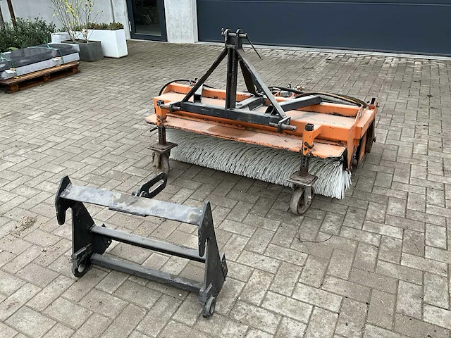 2003 bemo straatveegmachine incl. adapter wiellader - afbeelding 9 van  16