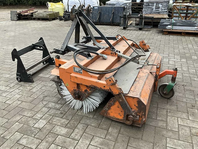 2003 bemo straatveegmachine incl. adapter wiellader - afbeelding 14 van  16