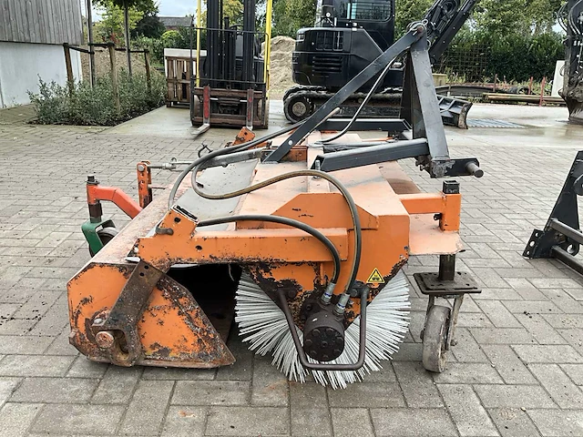 2003 bemo straatveegmachine incl. adapter wiellader - afbeelding 15 van  16