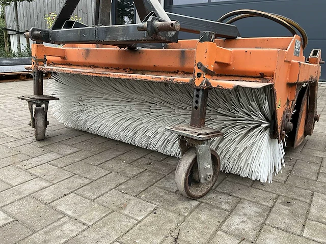 2003 bemo straatveegmachine incl. adapter wiellader - afbeelding 16 van  16