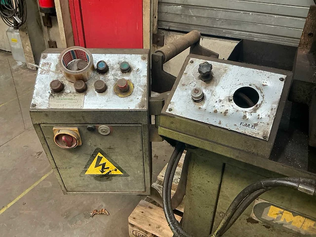 2003 bergamo 300 sav verticale bandzaagmachine - afbeelding 3 van  8
