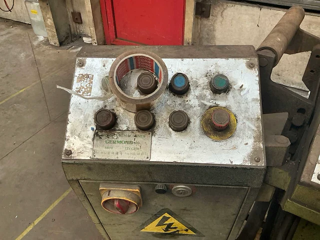 2003 bergamo 300 sav verticale bandzaagmachine - afbeelding 4 van  8