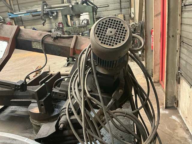 2003 bergamo 300 sav verticale bandzaagmachine - afbeelding 8 van  8