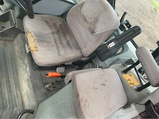 2003 massey ferguson 6245 vierwielaangedreven landbouwtractor - afbeelding 13 van  17