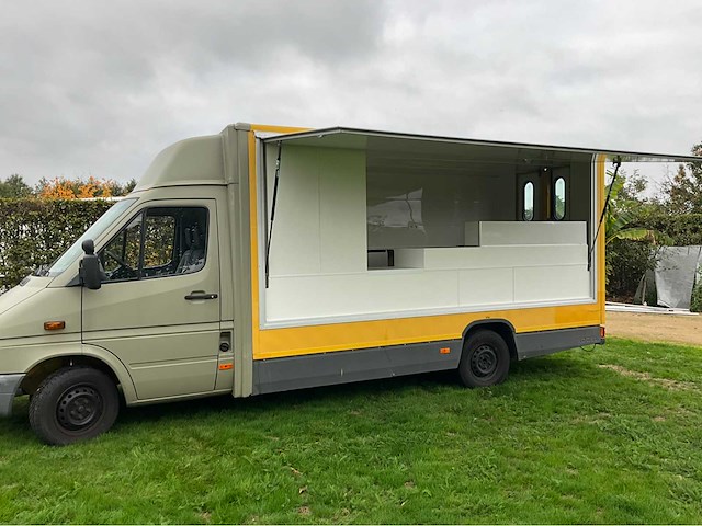 2003 mercedes sprinter foodtruck - recent ingericht - automaat - afbeelding 1 van  76