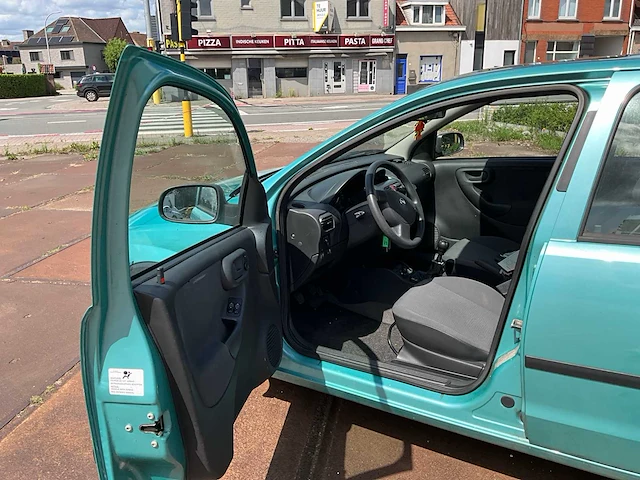 2003 opel corsa personenauto - afbeelding 2 van  29