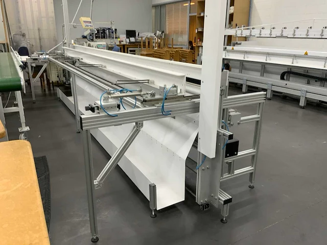 2003 pfaff 0591 e/b/q automatische balein naaimachine voor optrekgordijnen - afbeelding 3 van  9