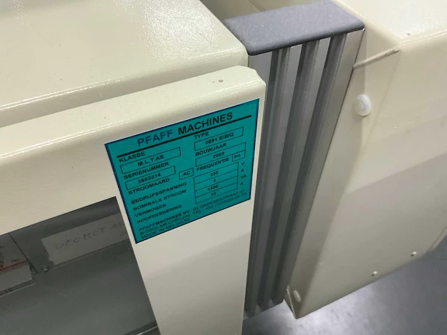 2003 pfaff 0591 e/b/q automatische balein naaimachine voor optrekgordijnen - afbeelding 8 van  9