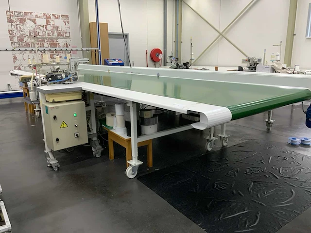 2003 pfaff 3534 melq gordijn naaimachine met transportband - afbeelding 1 van  7